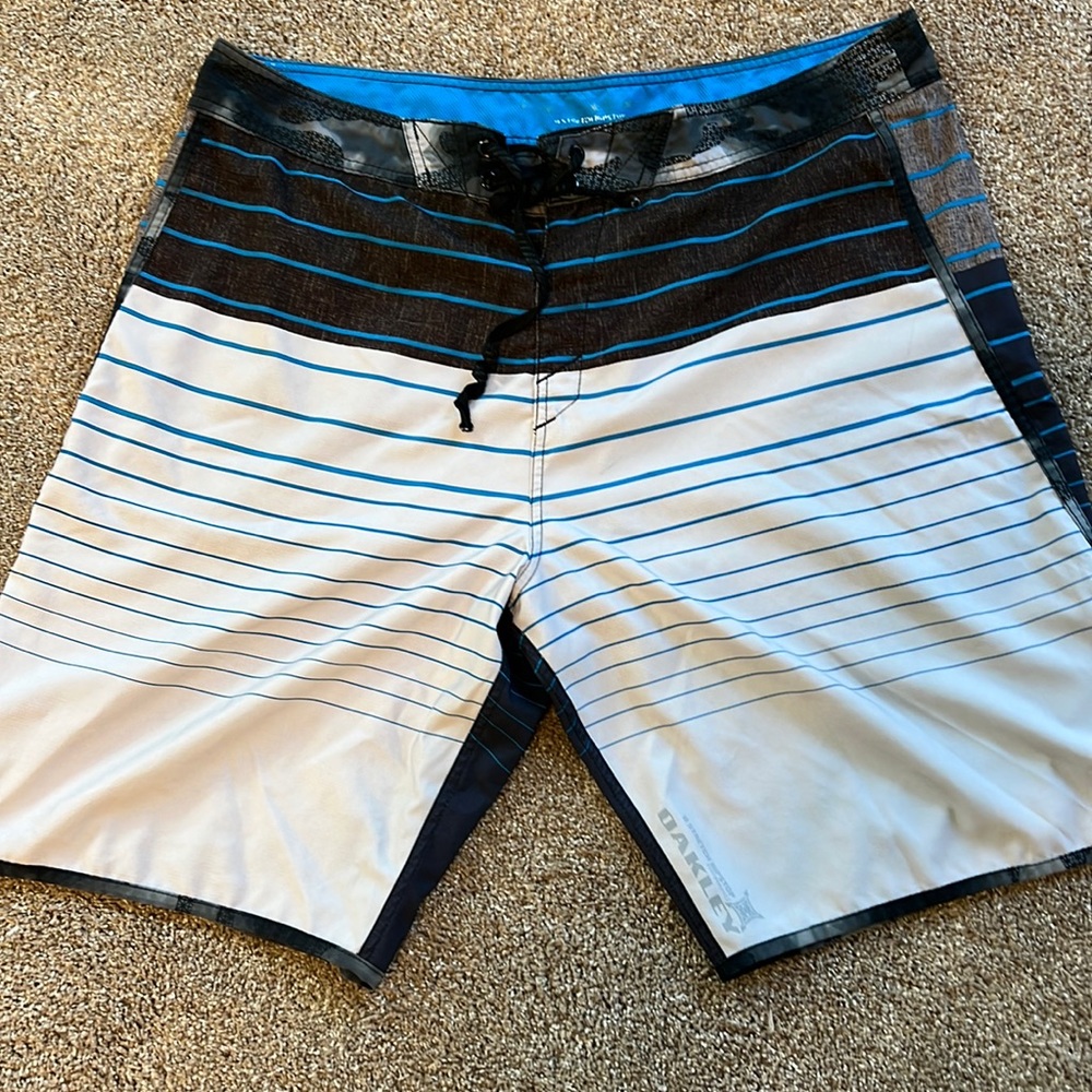 Oakley size 40 swim trunks